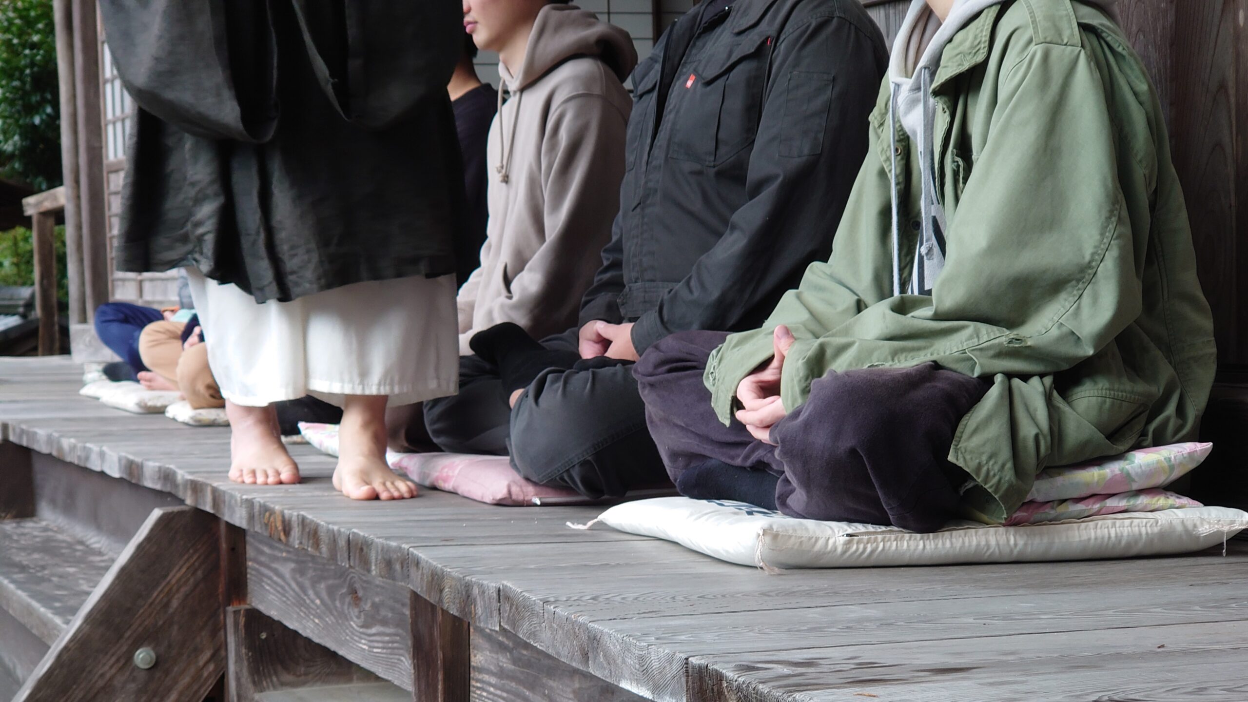 若者が企画した禅寺でのイベント。最後は座禅体験で心を整える。
