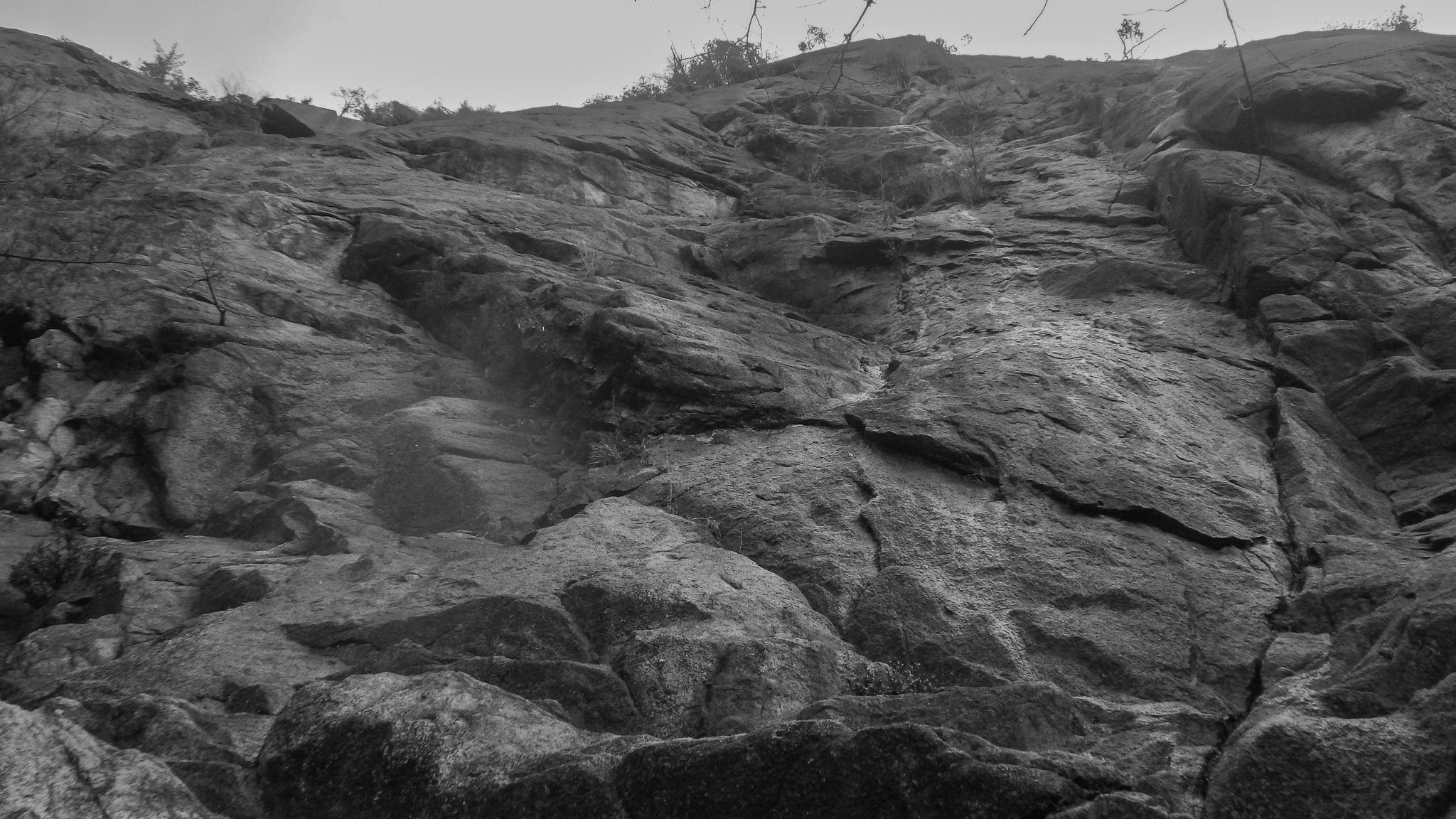 天応のナメラ岩